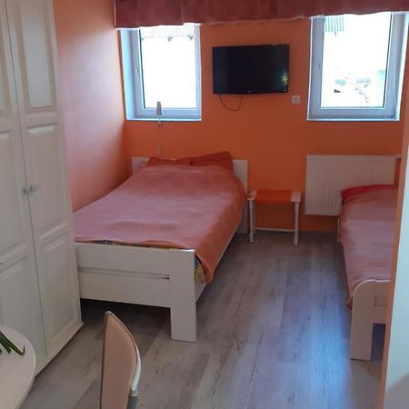 Wynajem Apartamentow I Pokoi. Устроне-Морске Экстерьер фото