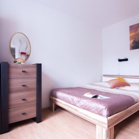 Wynajem Apartamentow I Pokoi. Устроне-Морске Экстерьер фото