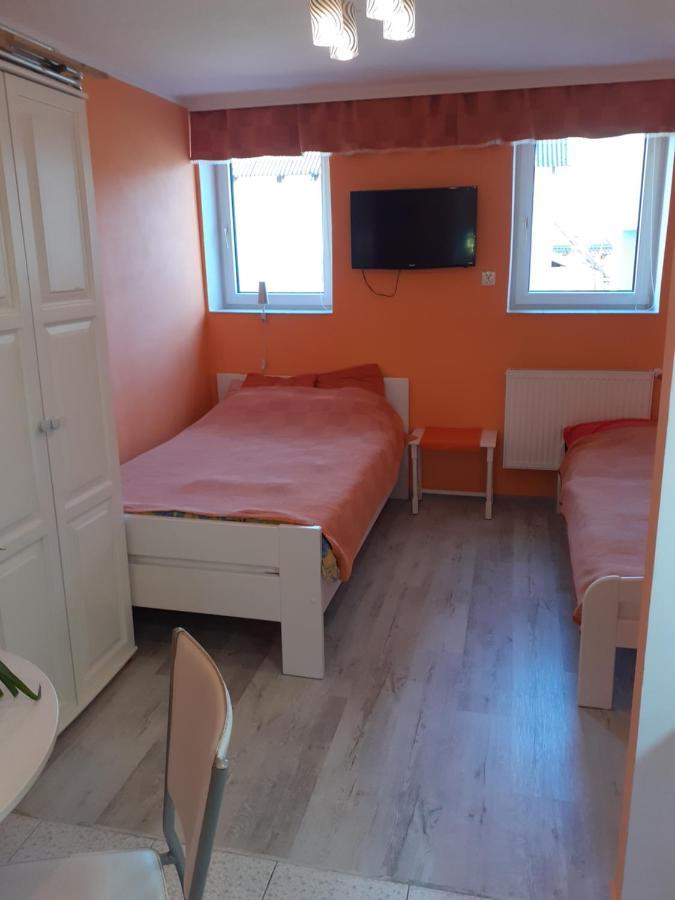 Wynajem Apartamentow I Pokoi. Устроне-Морске Экстерьер фото