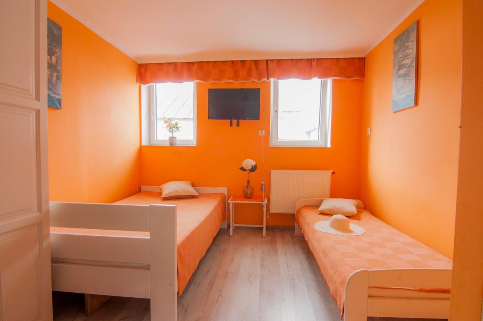 Wynajem Apartamentow I Pokoi. Устроне-Морске Экстерьер фото