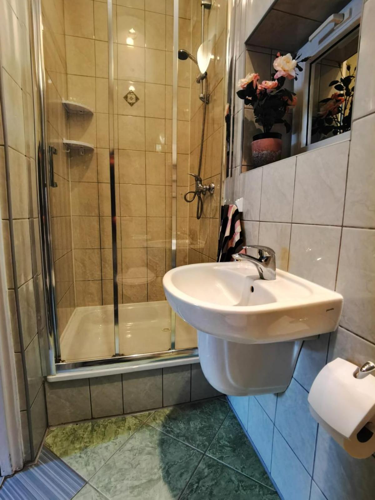 Wynajem Apartamentow I Pokoi. Устроне-Морске Экстерьер фото
