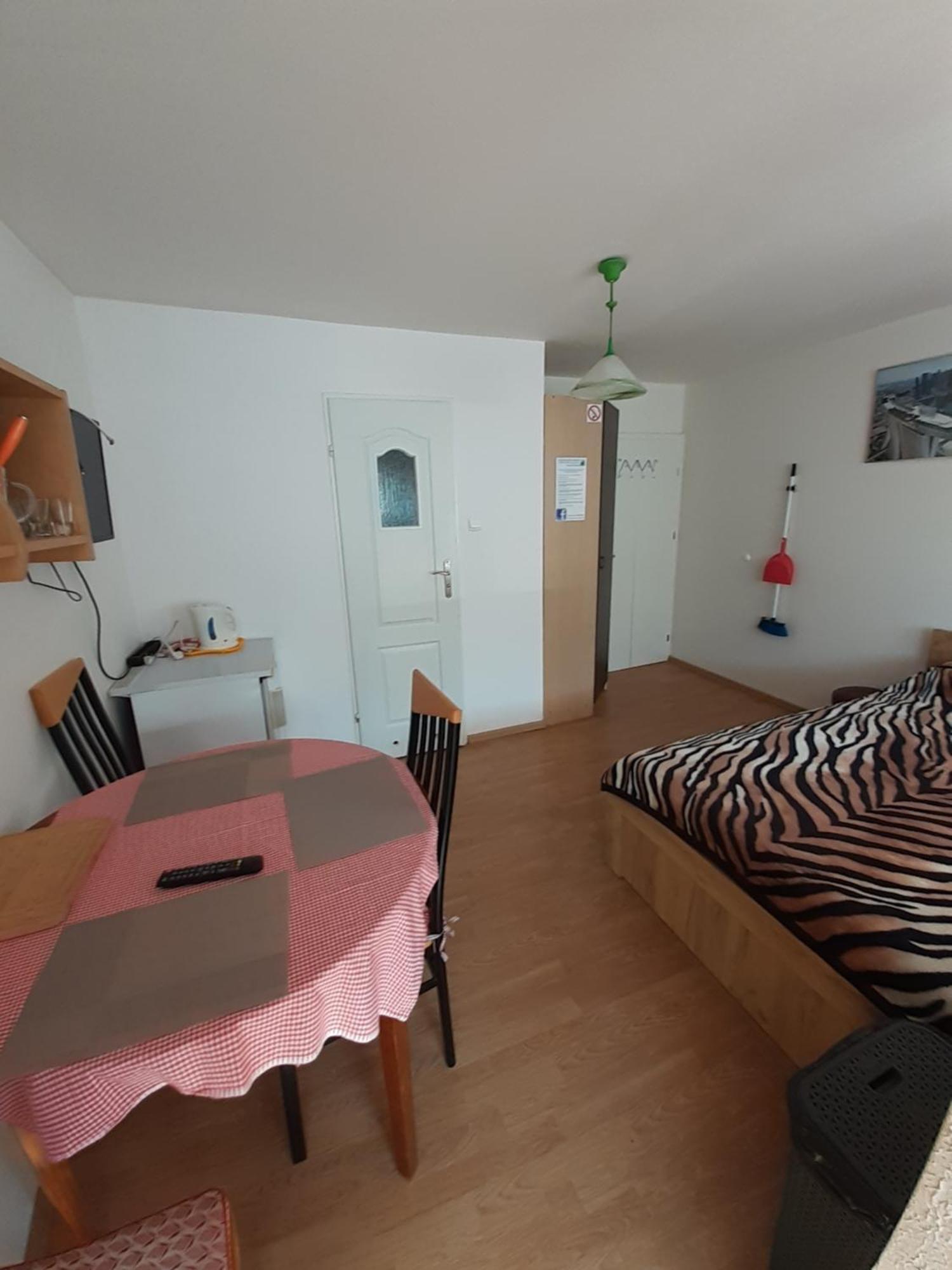 Wynajem Apartamentow I Pokoi. Устроне-Морске Экстерьер фото