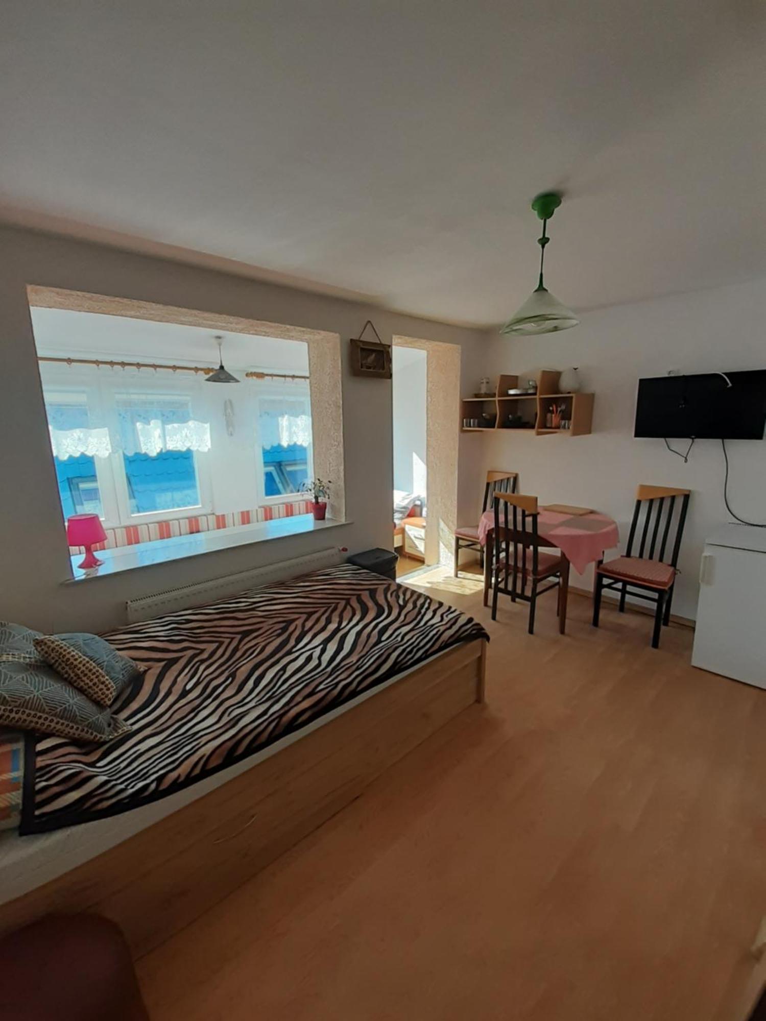 Wynajem Apartamentow I Pokoi. Устроне-Морске Экстерьер фото